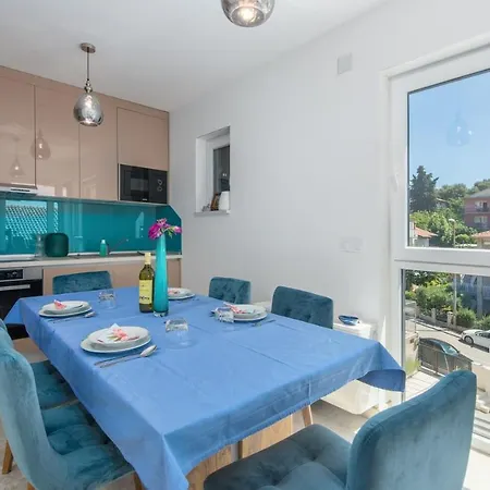 Modern With Shared Pool Near The Sea פולה