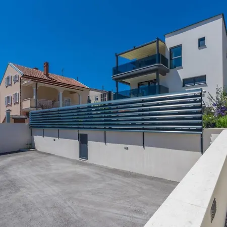 Guest house Modern With Shared Pool Near The Sea Pula