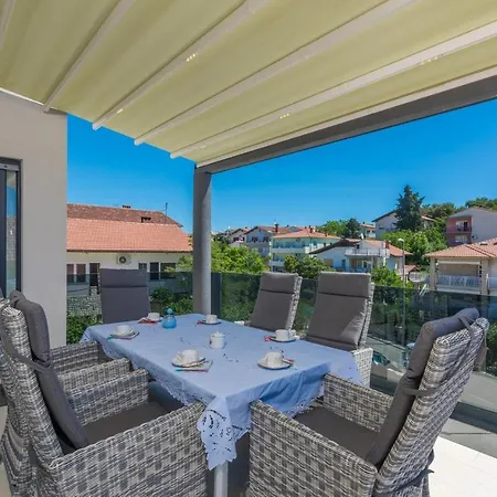 בית הארחה Modern With Shared Pool Near The Sea 4*