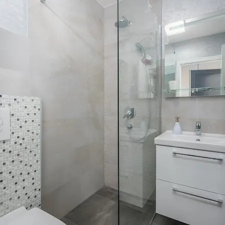 Modern With Shared Pool Near The Sea Guest house