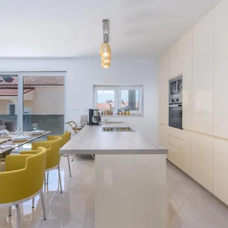Modern With Shared Pool Near The Sea