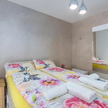 Modern With Shared Pool Near The Sea 4*