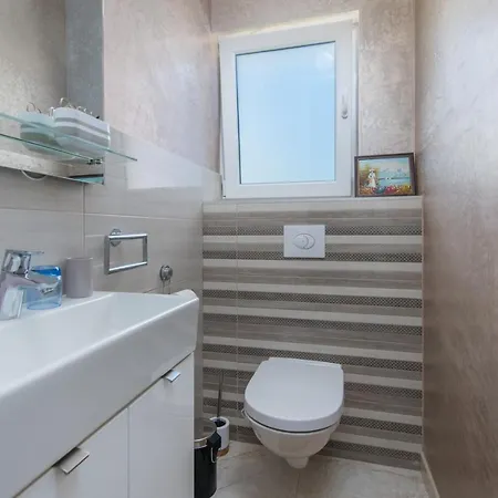 Modern With Shared Pool Near The Sea פולה