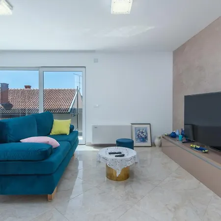 בית הארחה Modern With Shared Pool Near The Sea