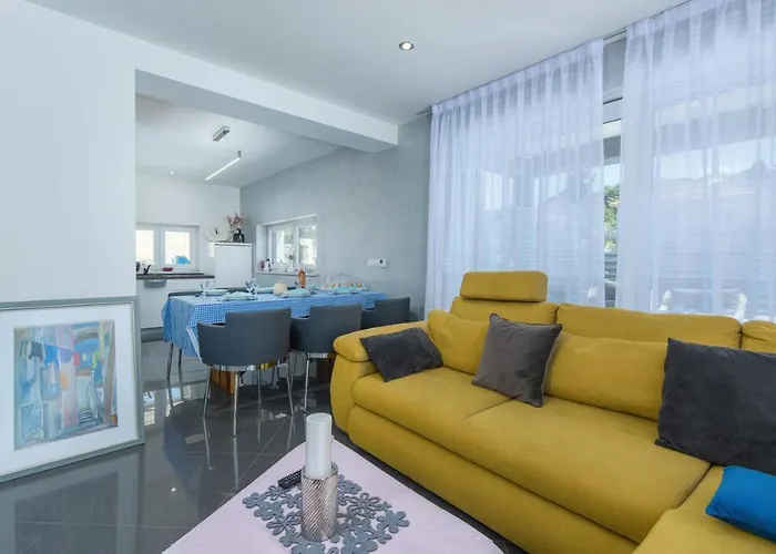 Modern With Shared Pool Near The Sea