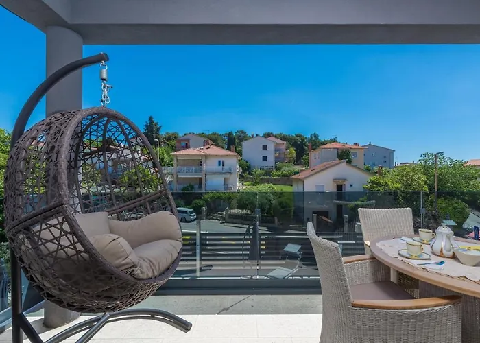 Modern With Shared Pool Near The Sea Gasthuis