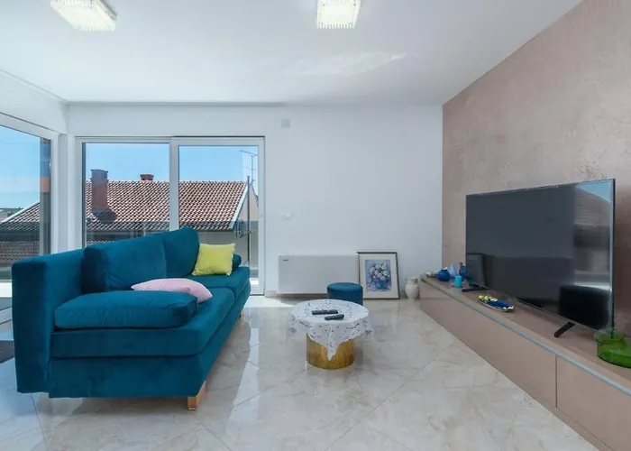 Modern With Shared Pool Near The Sea 招待所 4*
